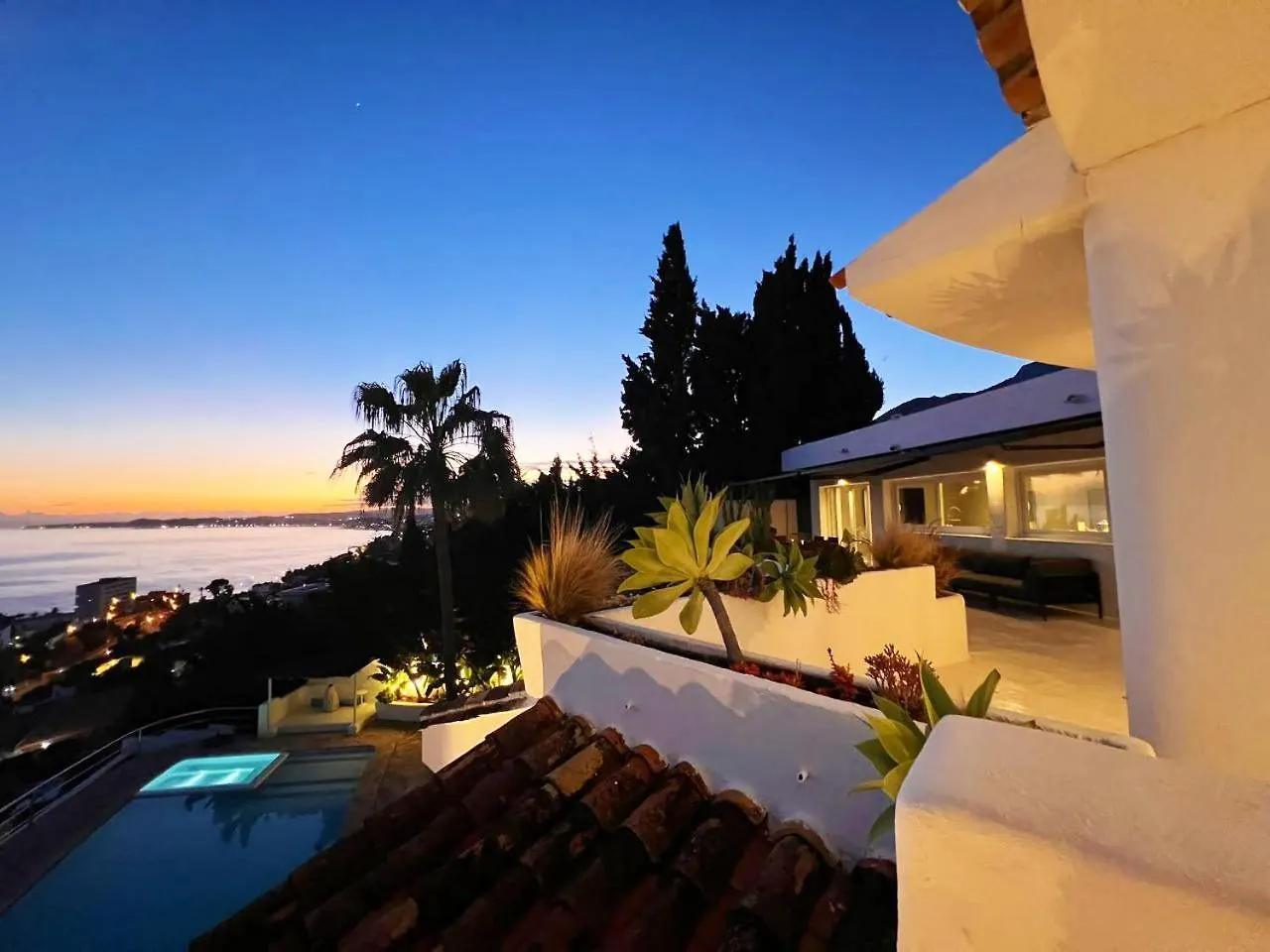 Villa R7- Luxury With Ocean Views 베날마데나코스타