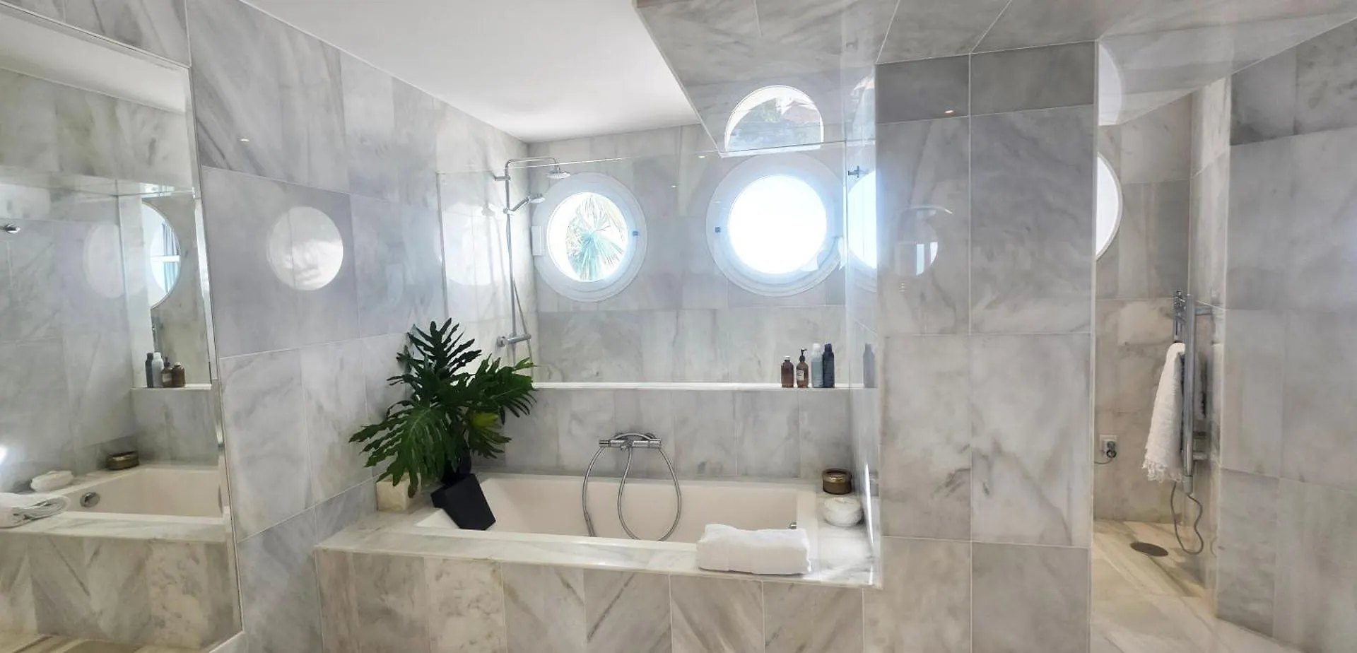 Villa R7- Luxury With Ocean Views 베날마데나코스타 0*,  스페인